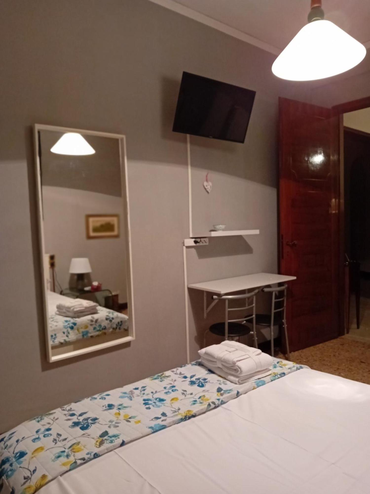 B&B Califano- 2 Leoni Verona Dış mekan fotoğraf